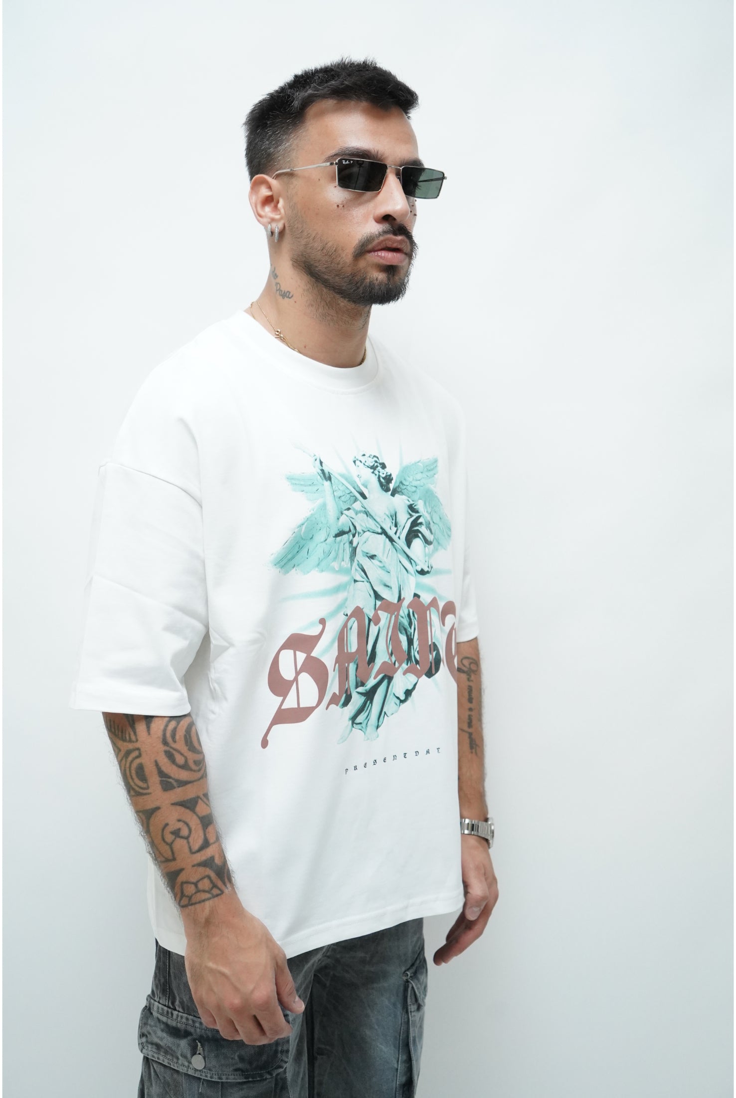 T-shirt PRESENT DAY Saint ( 2 colori )