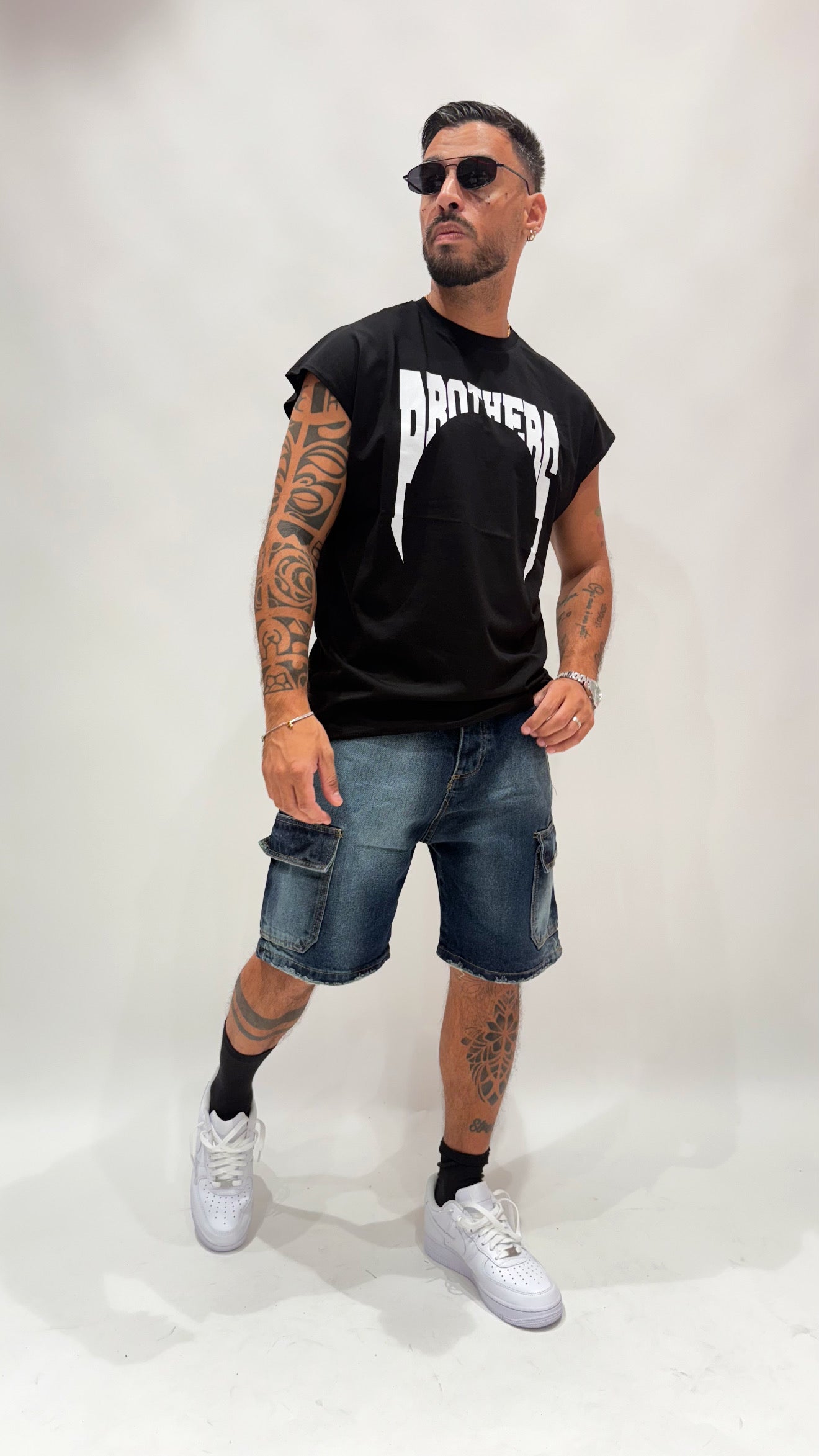 T-shirt smanicata Brothers