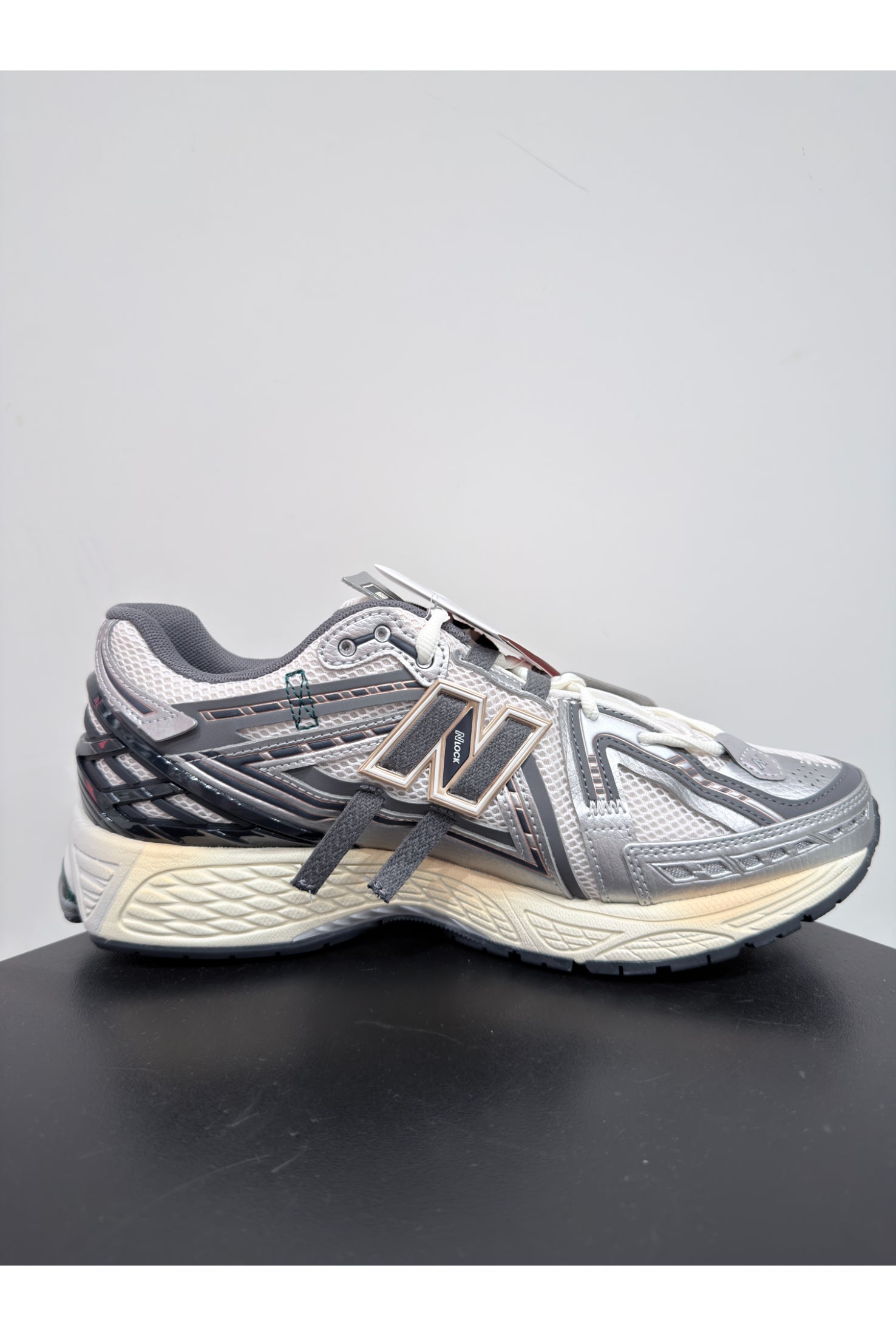 New Balance U1906A