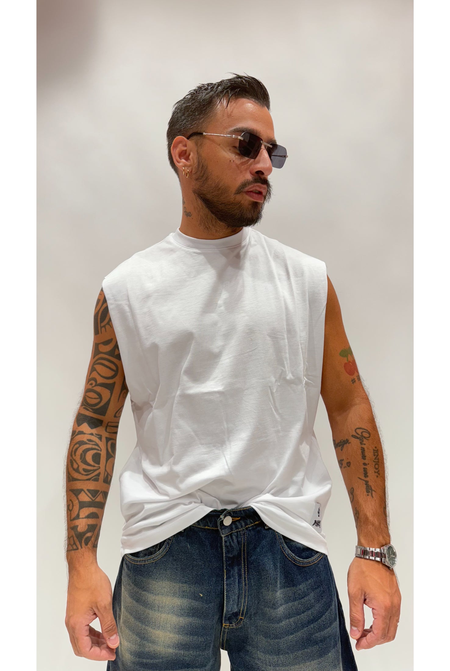 T-shirt smanicata KAM X