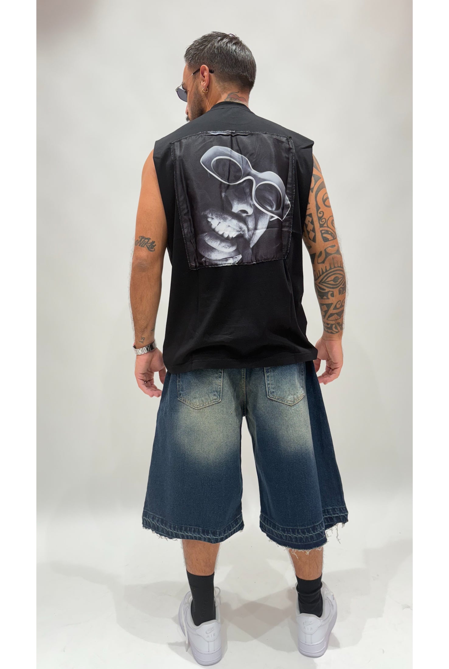 T-shirt smanicata KAM X