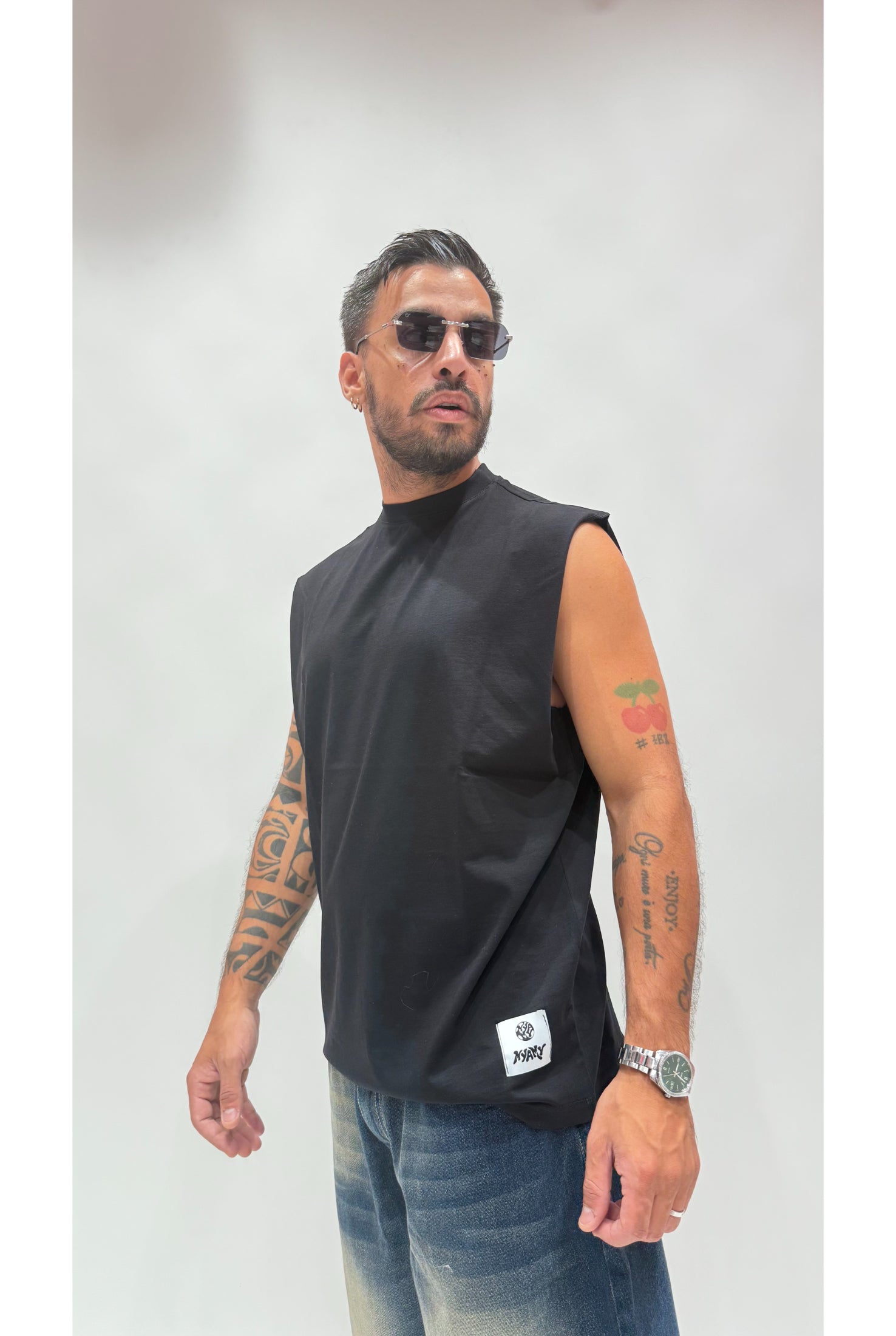 T-shirt smanicata KAM X