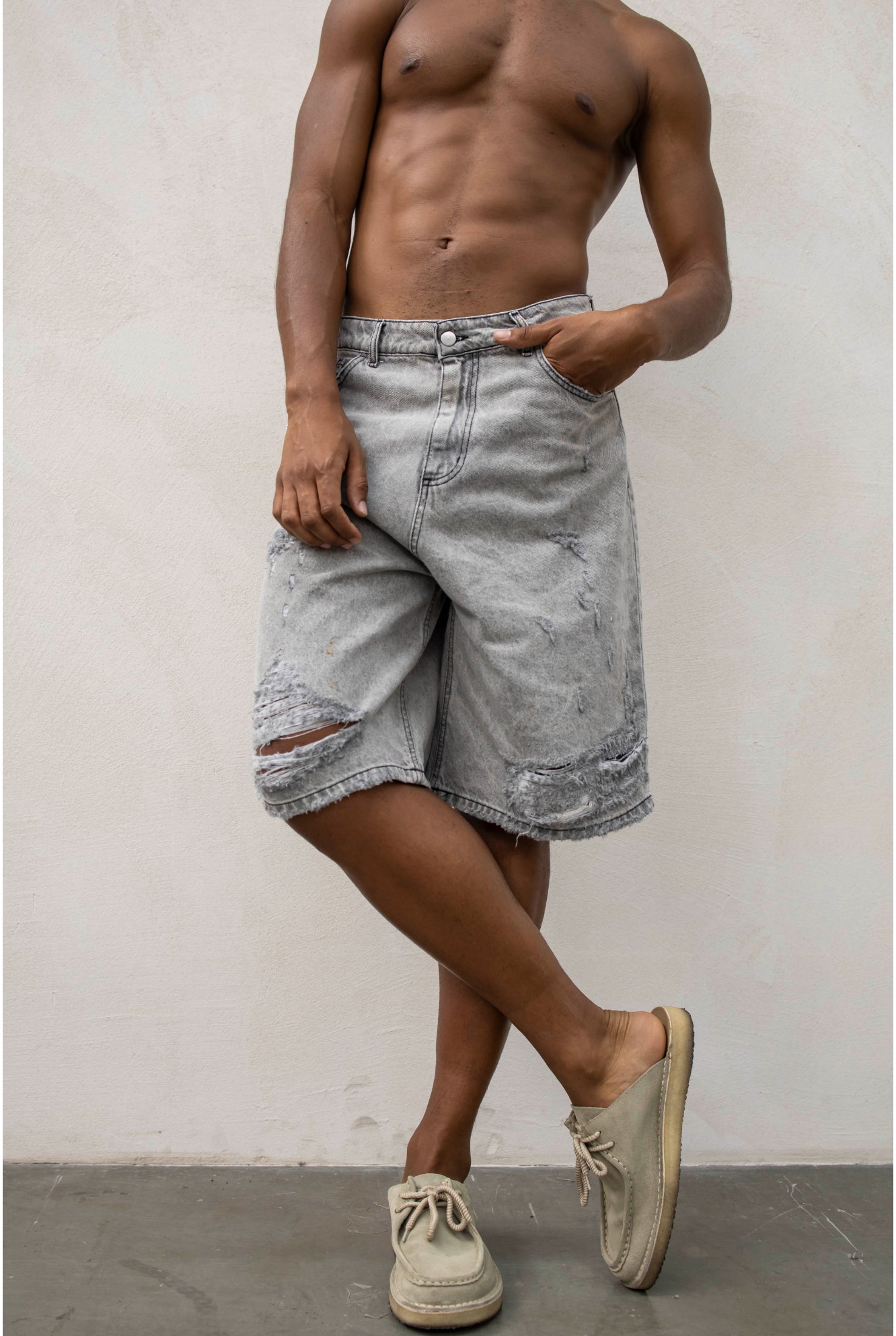 Jeans short broken PRESENT DAY