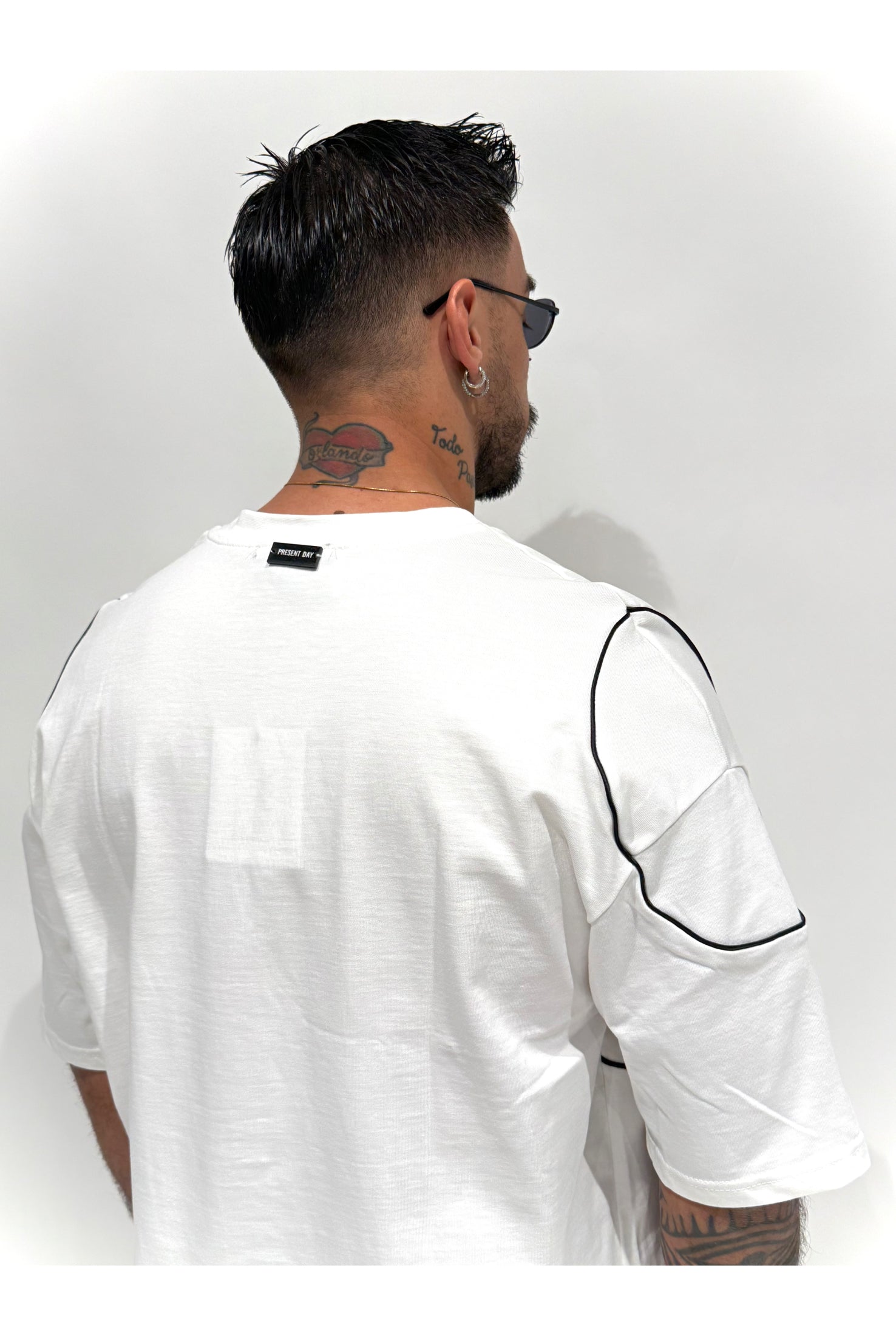 T-shirt PRESENT DAY contrast