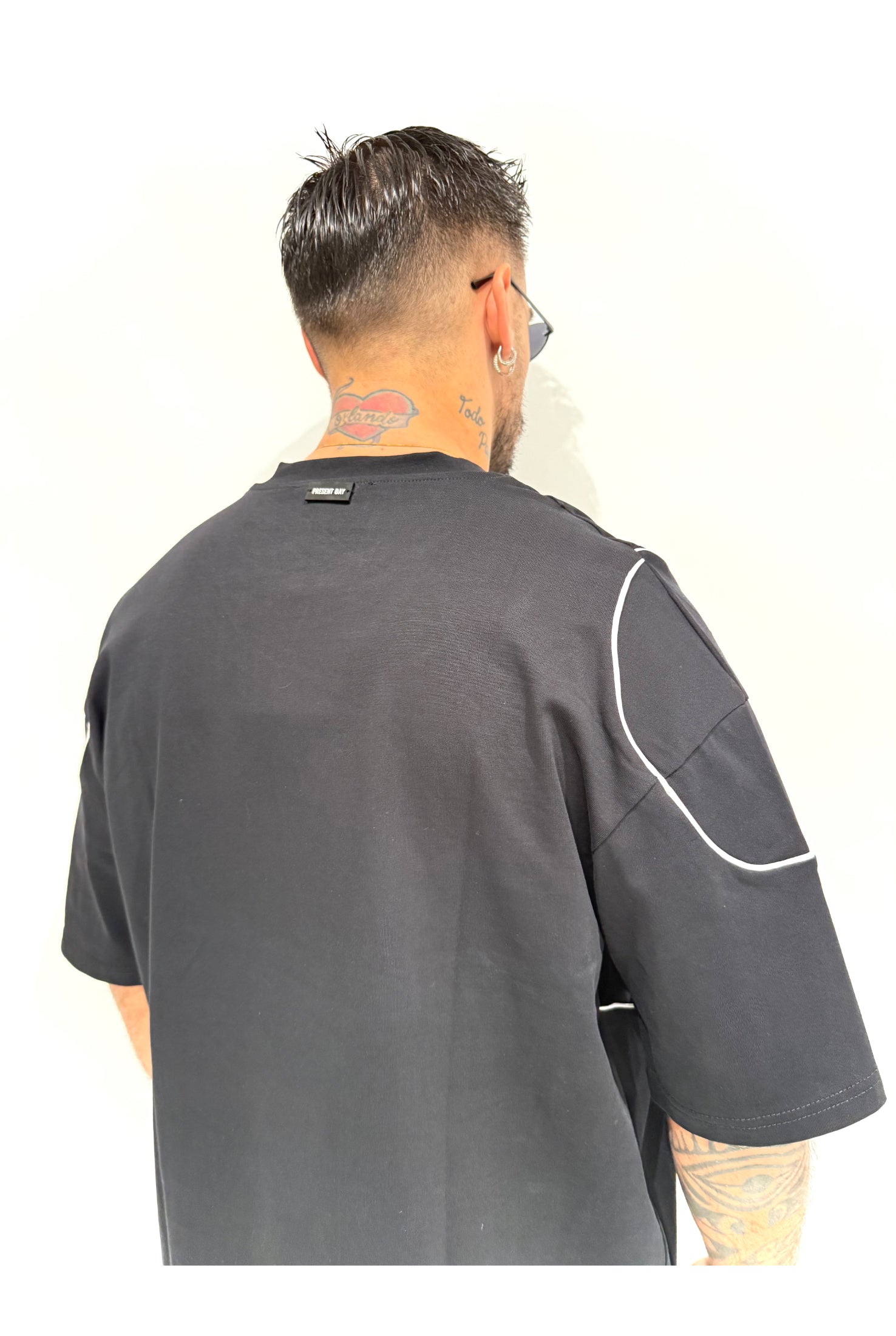 T-shirt PRESENT DAY contrast