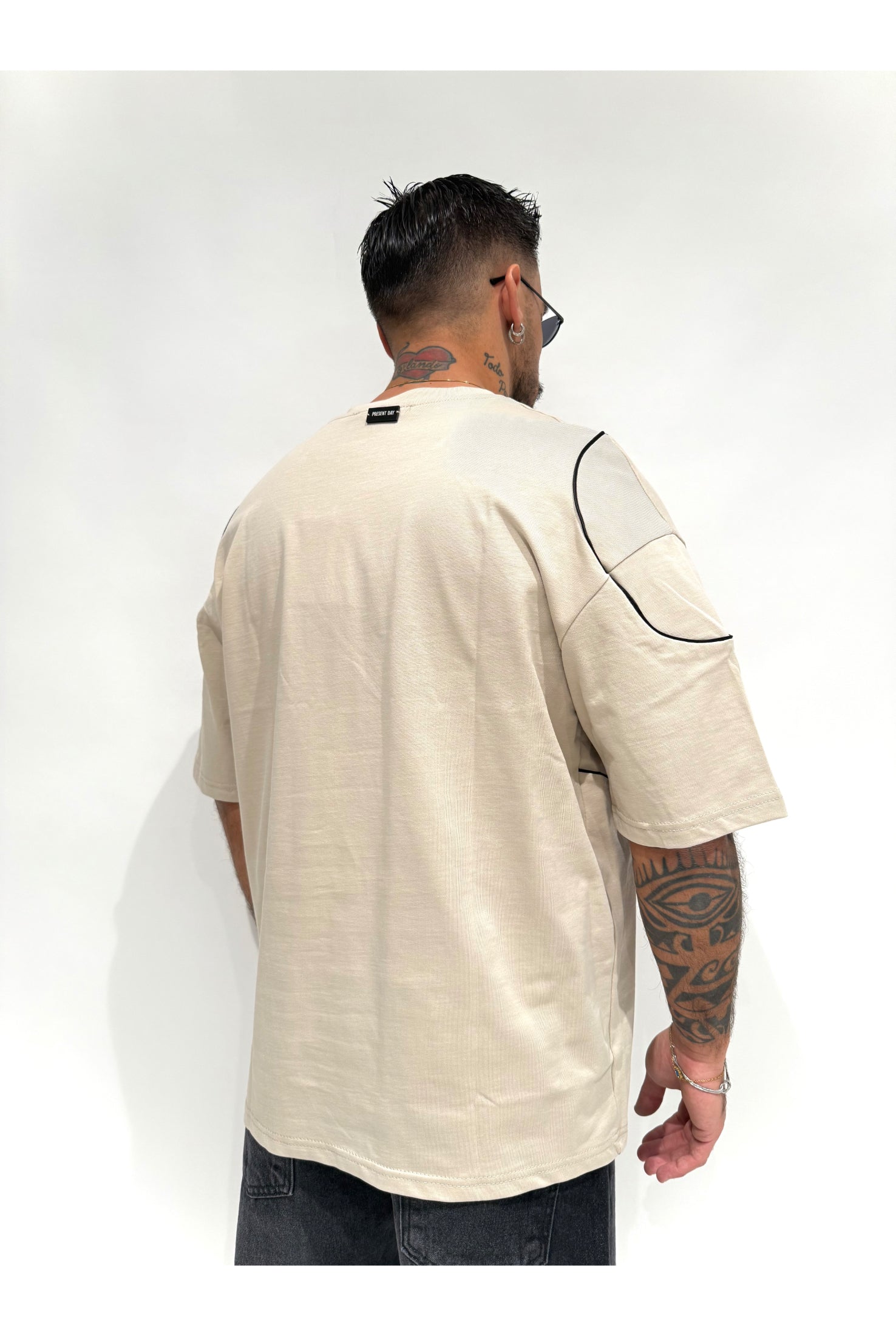 T-shirt PRESENT DAY contrast