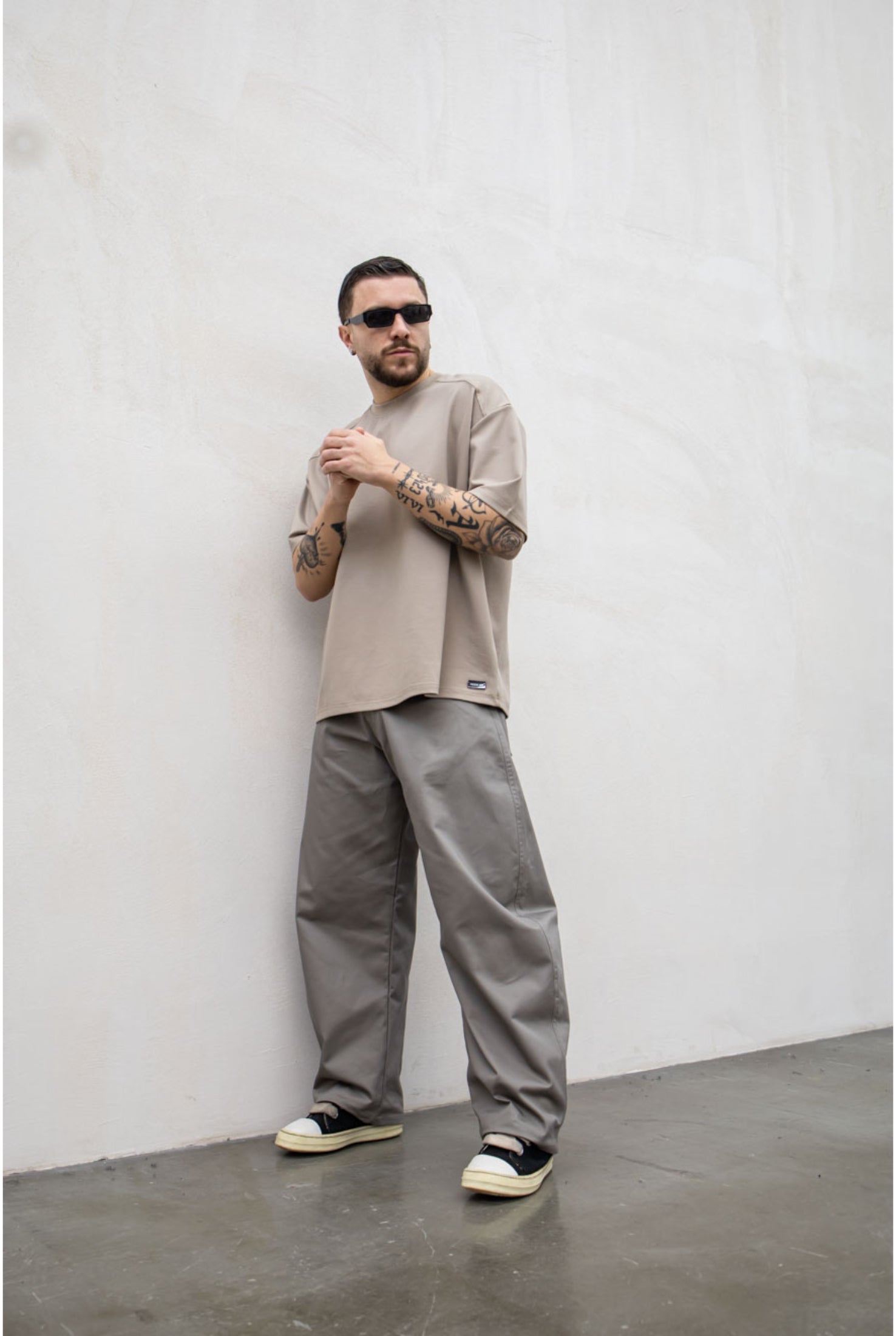 T-shirt PRESENT DAY point ( vari colori )